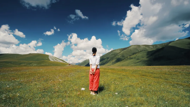 莫言：做女人最可贵的，是“莫欺少年穷”。好女人都能陪男人走过最苦的日子；做男人最可贵的是......